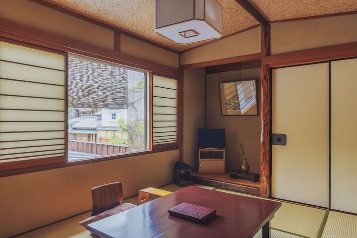 Room 16 of 60