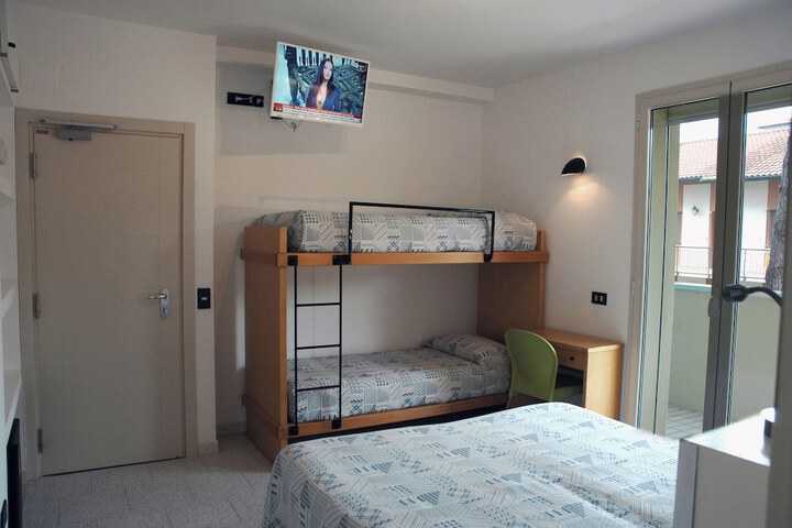 Room 18 of 61
