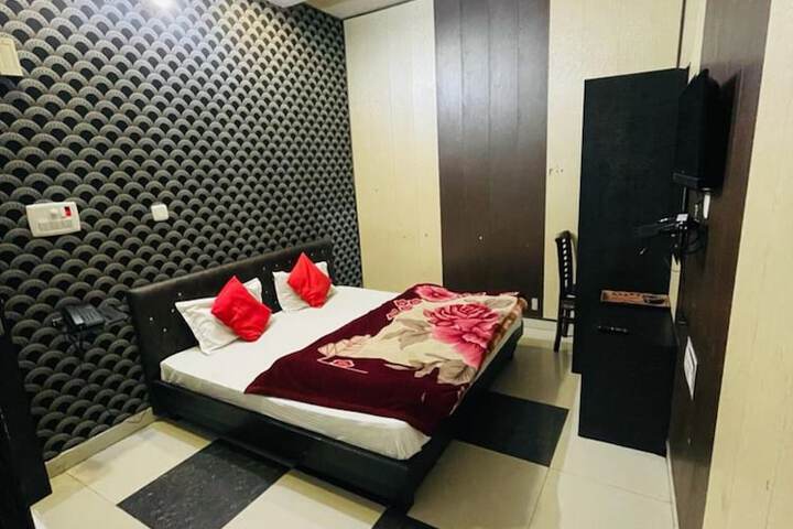 Room 16 of 16
