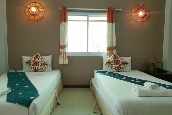 Room 28 of 76