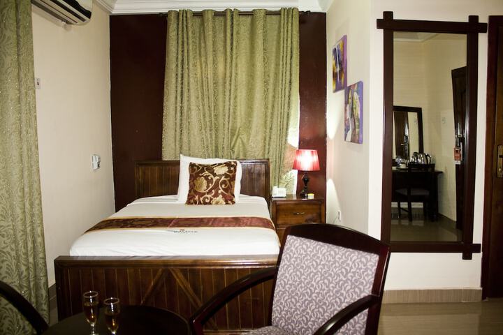 Room 4 of 44