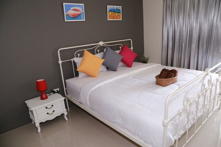 Room 12 of 94