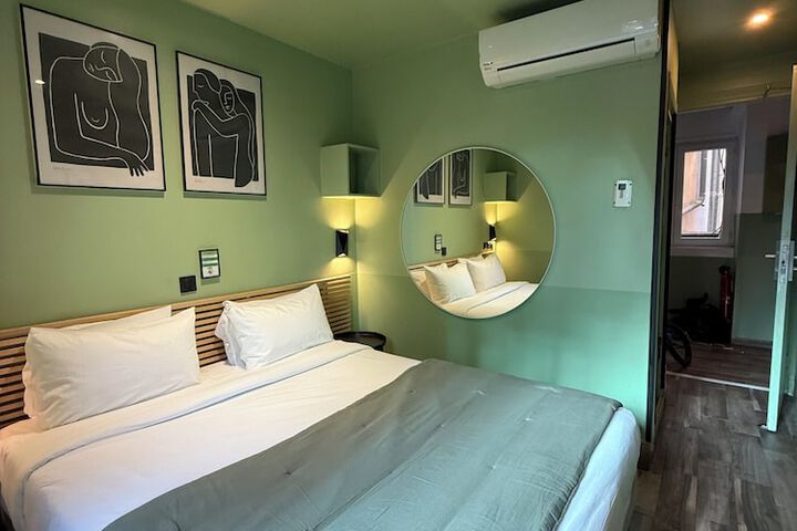 Room 46 of 76