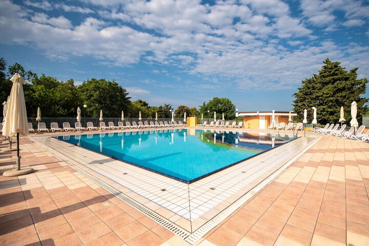 Pool 39 of 91