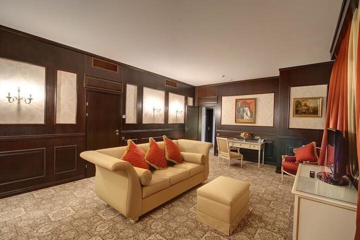 Guest Lobby