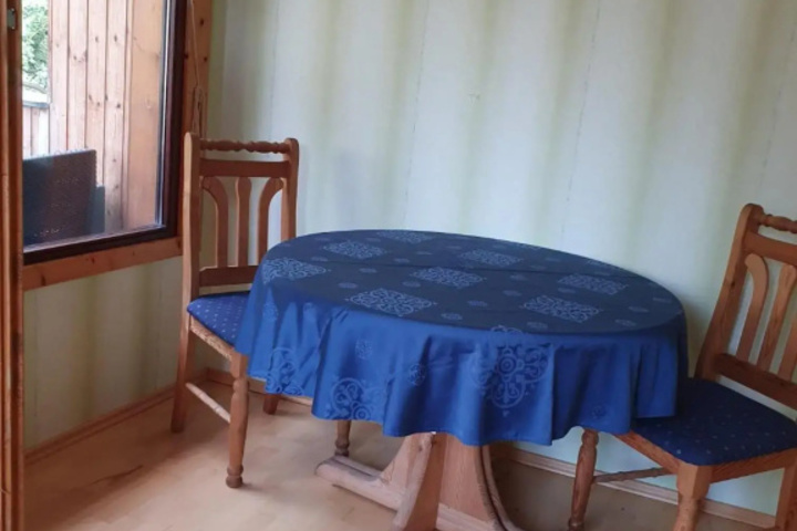 Room 2 of 10