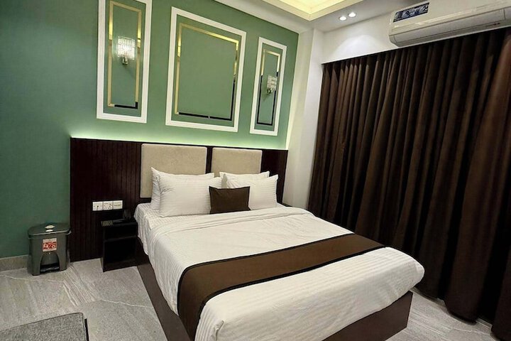Room 32 of 46