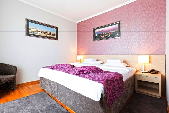 Room 14 of 70