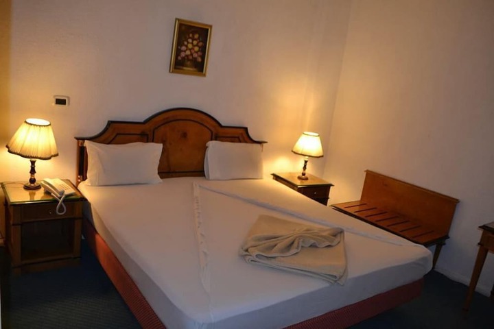Room 10 of 30