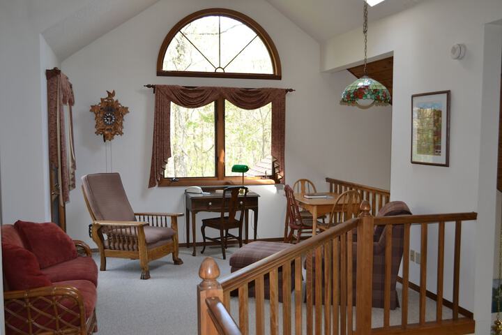 10 Woodway Court Four Bedroom House in Galena, IL