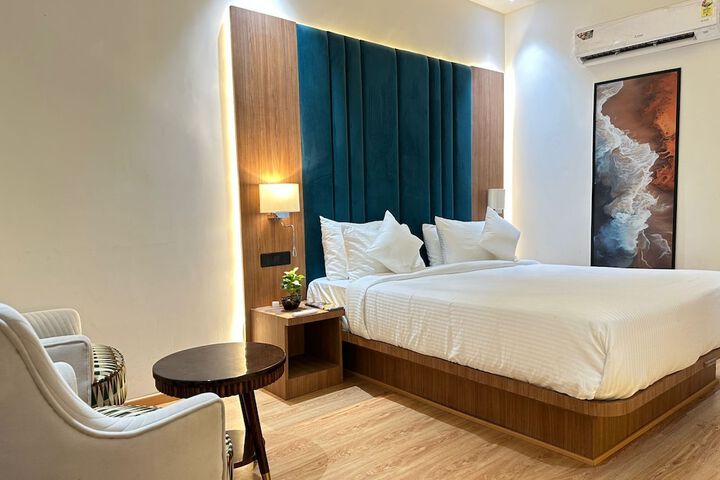 Room 6 of 20