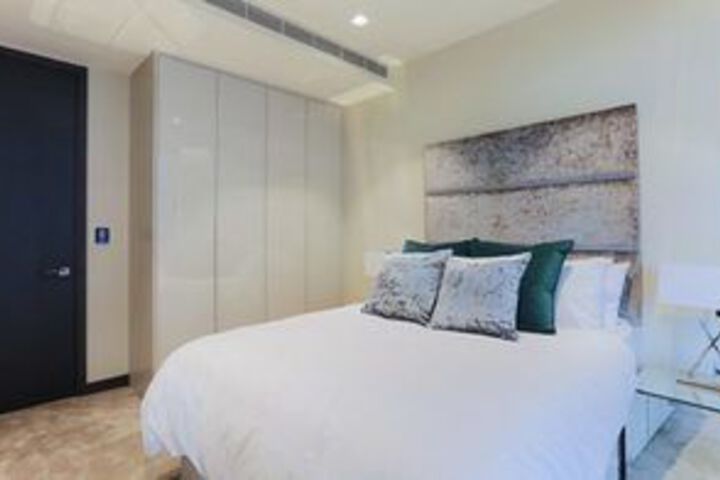 Room 3 of 8