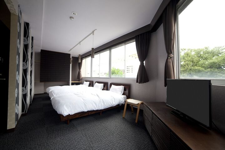 Room 7 of 27