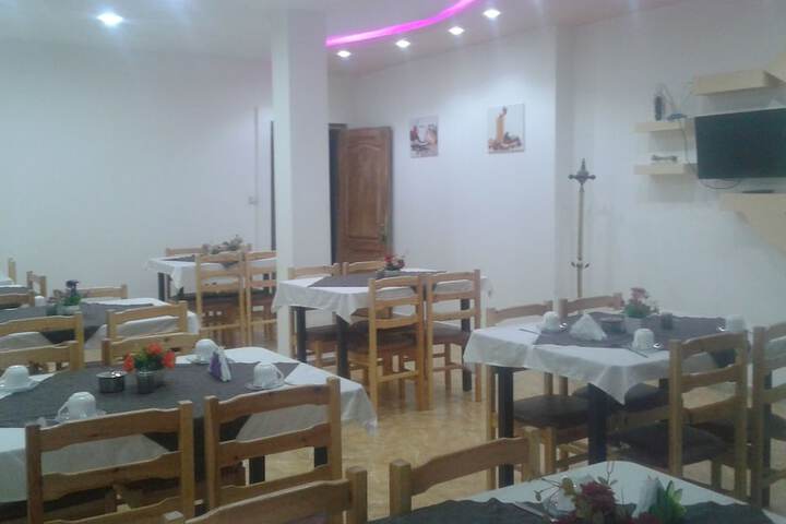 Dining 5 of 11