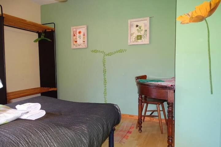 Room 11 of 31