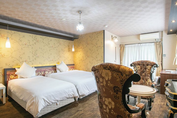 Room 15 of 83