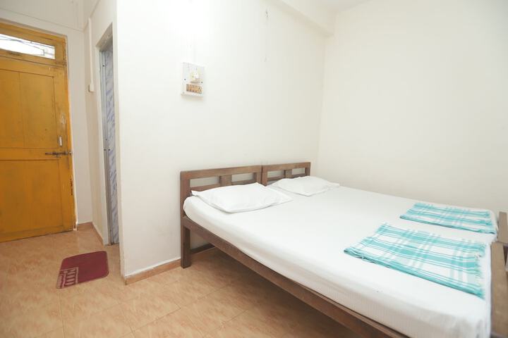 Room 10 of 25