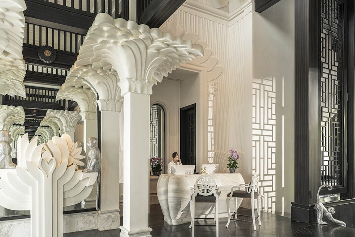 Concierge desk