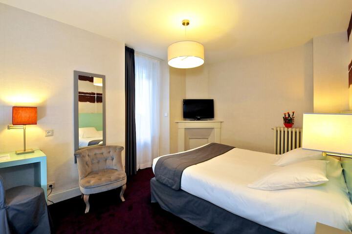 Room 7 of 33