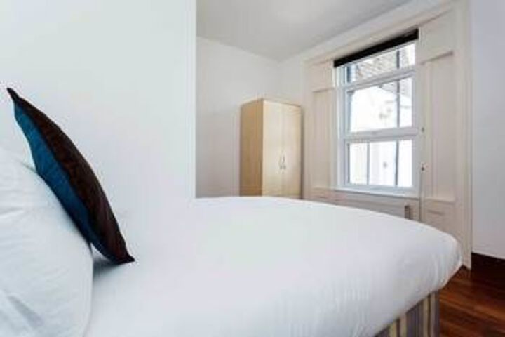Room 10 of 16