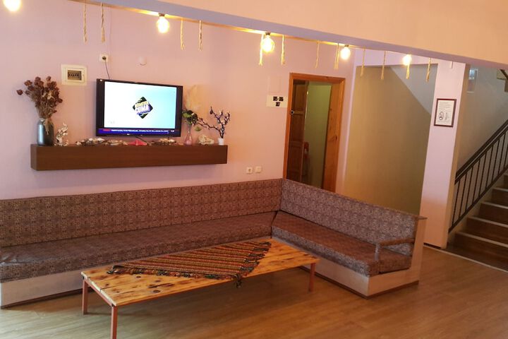 Lounge 23 of 50
