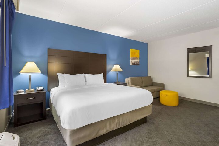 1 King Bed Accessible (2 of 17)