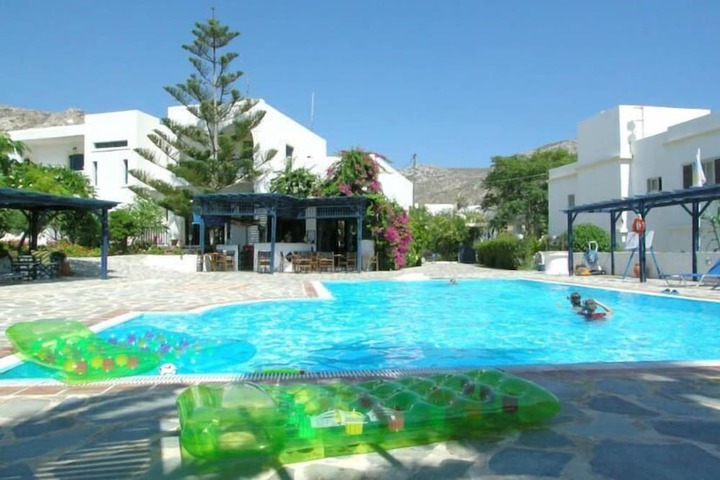 Hotel with Pool