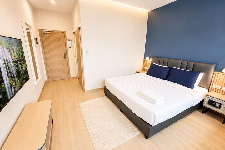 Room 10 of 38