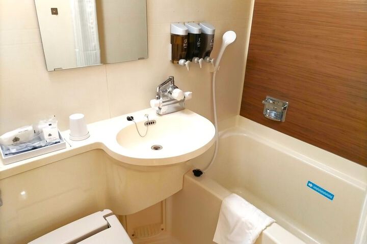 Room 9 of 27