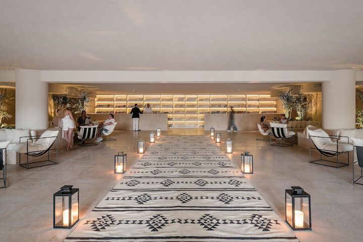 Ballroom/Hall 123 of 171