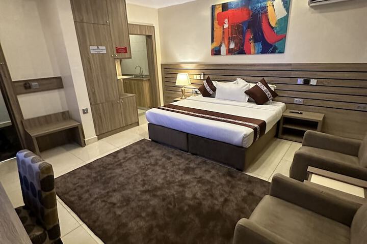 Room 5 of 19