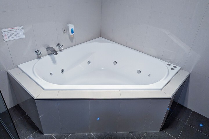 Hot Tub 54 of 64