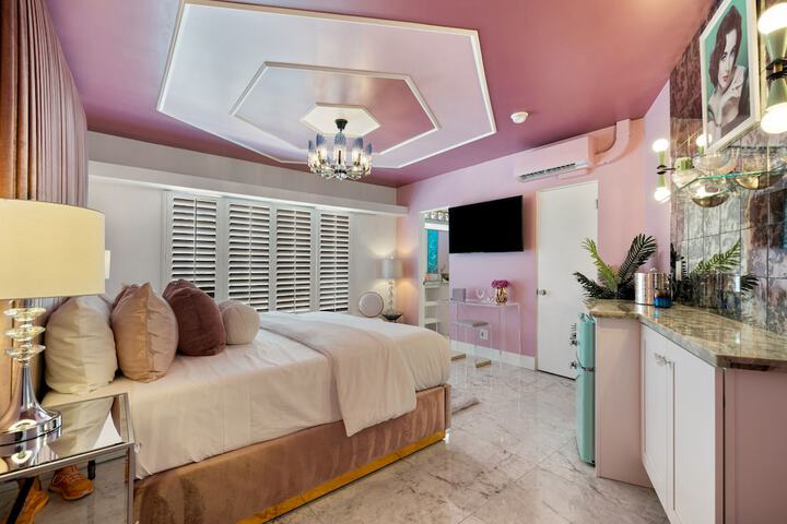 Room 6 of 151