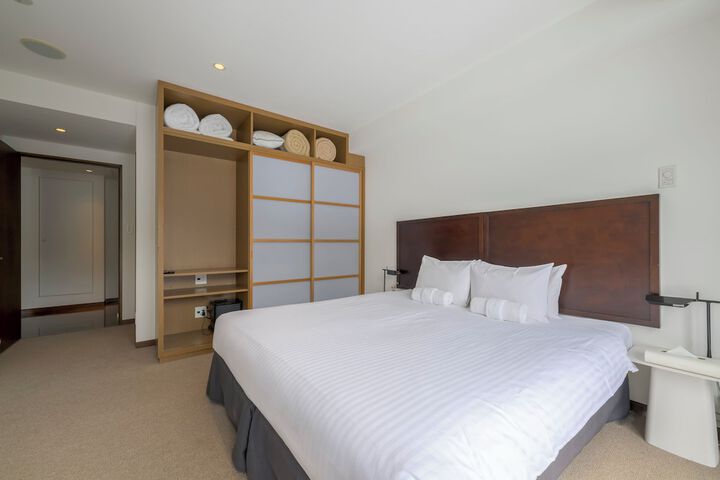 Room 195 of 237
