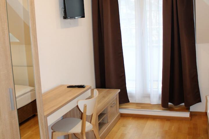 Room 6 of 57