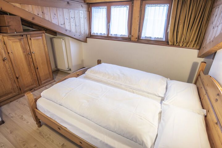 Room 4 of 41