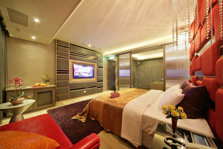 Room 16 of 37
