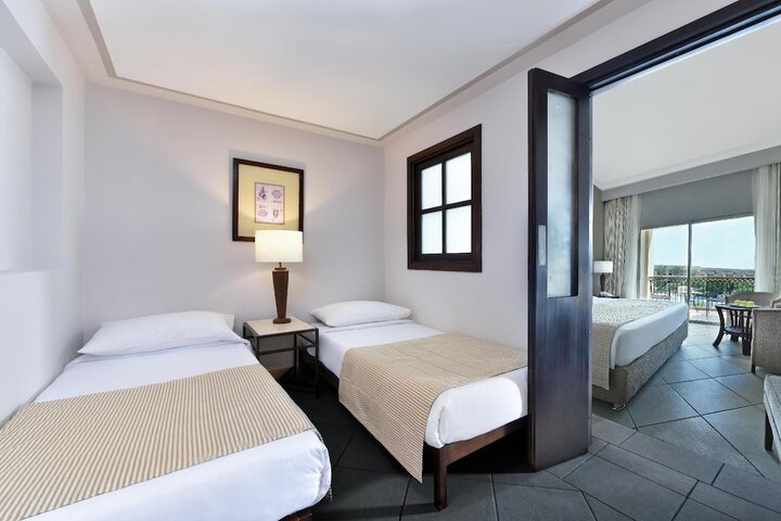 Room 38 of 107