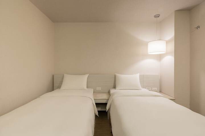 Room 4 of 24