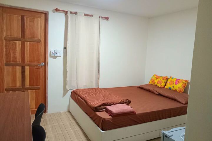 Room 4 of 16