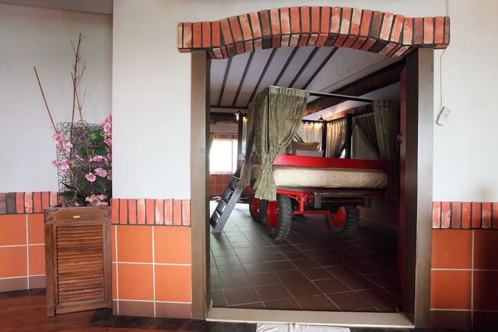 Room 4 of 263