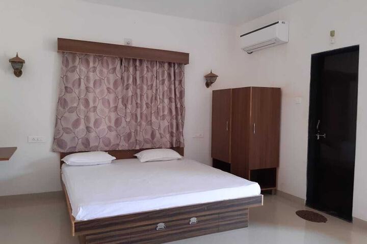 Room 10 of 20