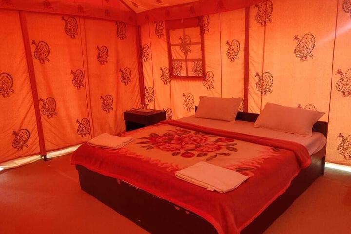 Room 10 of 32