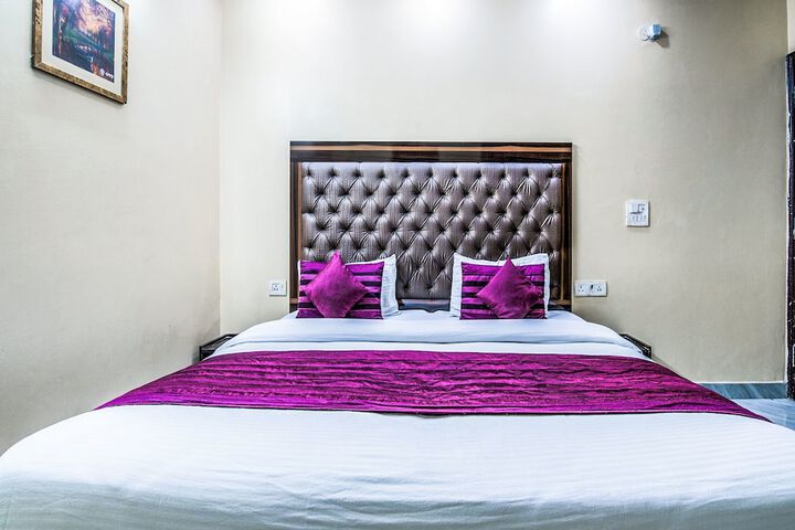 Room 9 of 20