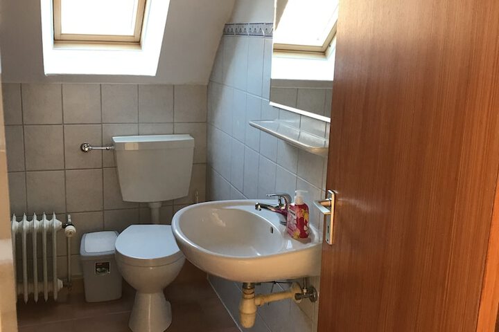 Room 99 of 117