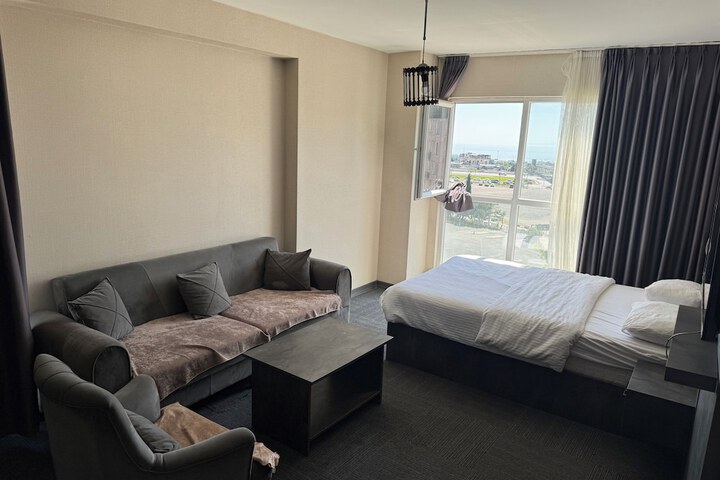 Room 10 of 21