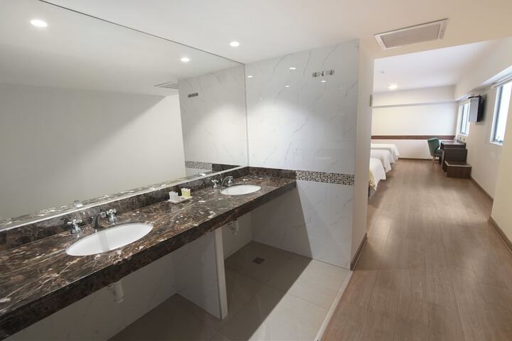 Room 42 of 81