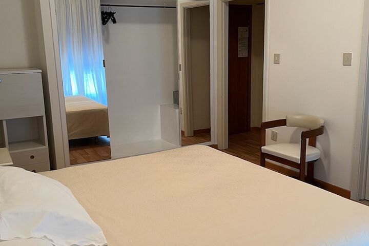 Room 52 of 154
