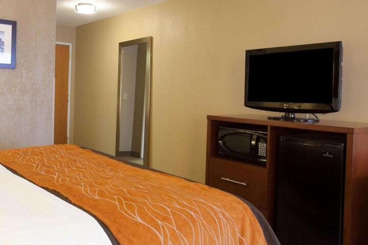 1 King Bed (8 of 21)