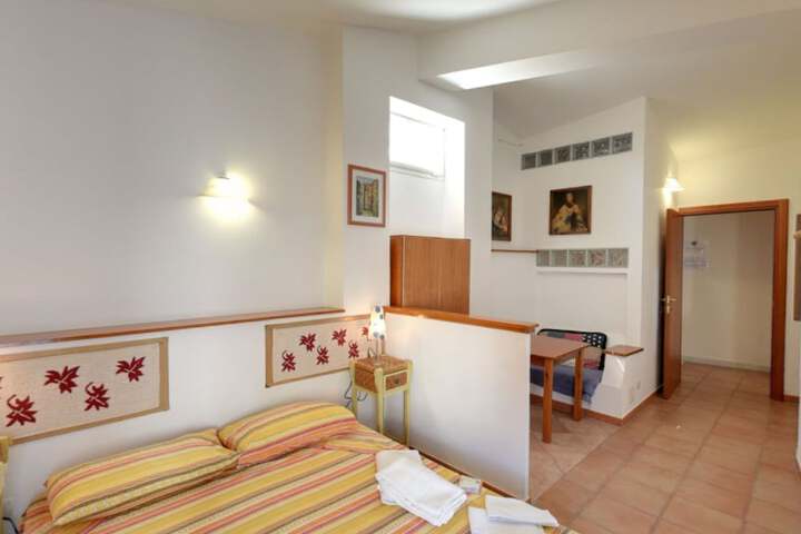 Room 7 of 33